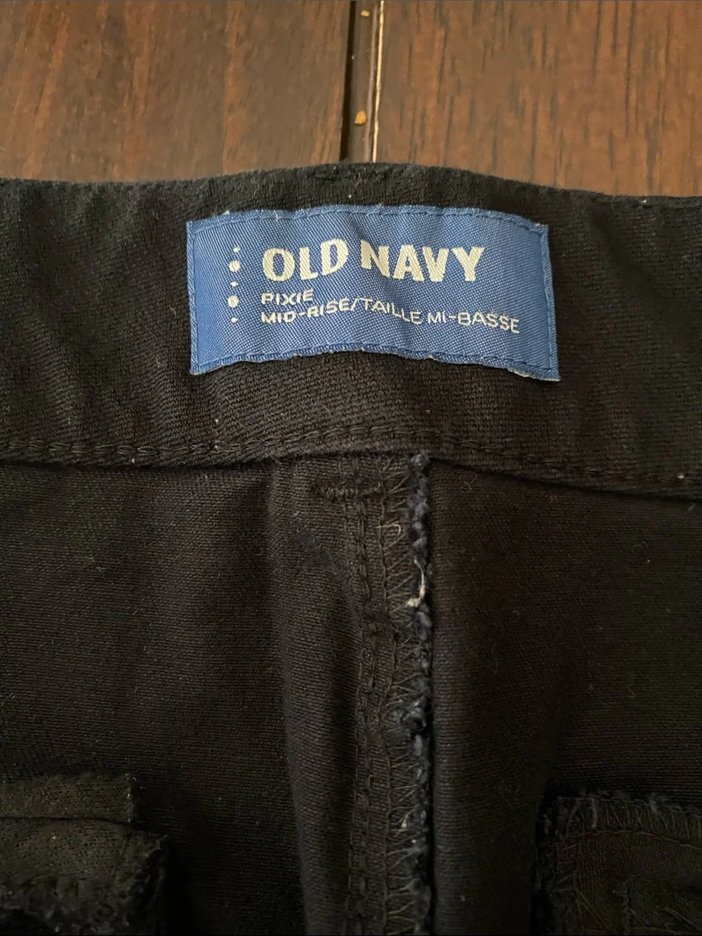 Old Navy Black Women's Pixie Mid-Rise Pants - Picture 3 of 3